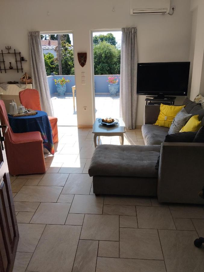 Apartamento Πέτρινο Στη Θάλασσα Nafpaktos Exterior foto