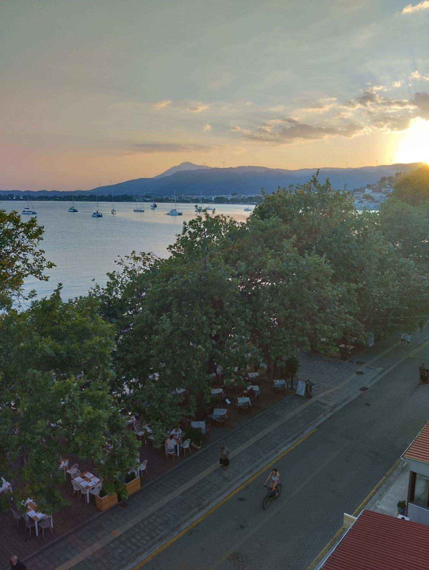 Apartamento Πέτρινο Στη Θάλασσα Nafpaktos Habitación foto